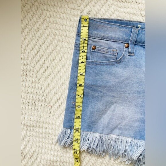 CP Jeans Fringed Denim Shorts Size 7 Light Wash 5 Pockets Stretch - Picture 8 of 9